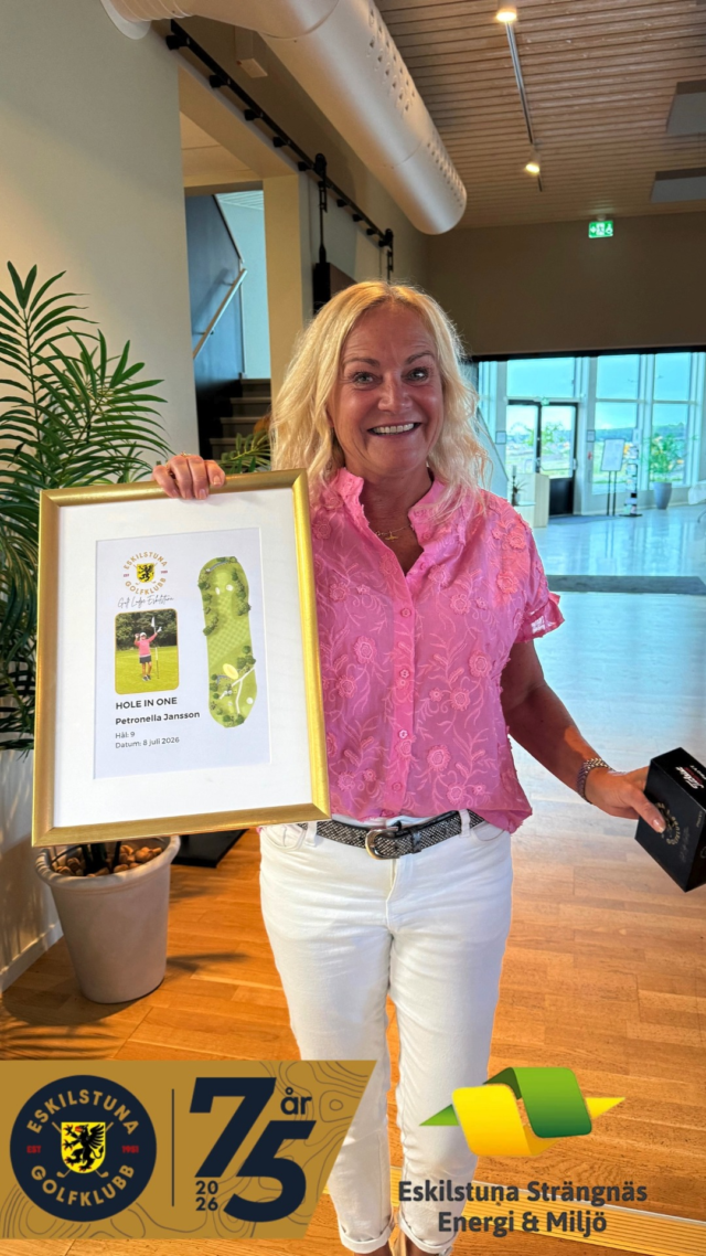 ⛳️ Ännu en härlig dag under Eskilstunaveckan!
Idag spelades Irish Greensome, sponsrad av Eskilstuna Strängnäs Energi och Miljö. Vädret bjöd på lite av varje, men humöret var på topp och vi fick ännu en dag fylld av fina prestationer och härlig gemenskap.
Stort tack till Eskilstuna Strängnäs Energi och Miljö för ert stöd, otroligt fina prisbord och ert fina samarbete!

Dagens pristagare:
🏆 A-klassen
Roger Holm och Robert Jonsson – 62 slag netto
🏆 B-klassen
Petronella Jansson och Kent Malm – 58 slag netto
⭐ Dagens absoluta höjdpunkt stod Petronella Jansson för när hon gjorde en hole in one på vårt svåra par 3-hål, hål 9! Stort grattis till en fantastisk prestation! 🎉⛳

Dagens sidotävlingar:
💥 Längsta drive, damer: Satu Gemmel
💥 Längsta drive, herrar: Oscar Helmin
🎯 Närmast hål, hål 5: Max Haglund – 2,08 meter
🎯 Närmast hål, hål 18: Anders Holmqvist – 1,40 meter
🎯 Närmast antal peggar: Anette Holmqvist
Stort grattis till alla pristagare!

Imorgon gör Eskilstunaveckan ett kort uppehåll för Profeels uppskattade hole in one-tävling till förmån för Barncancerfonden. Därefter avslutar vi veckan med de två sista tävlingarna – först Irish Rumble på fredag, sponsrad av Eskilstuna Golfklubb, och sedan vår Grand Final på lördag.
Nu håller vi tummarna för lite mer sommarväder under avslutningen! ☀️⛳

#eskilstunagolfklubb #meränbaraengolfklubb